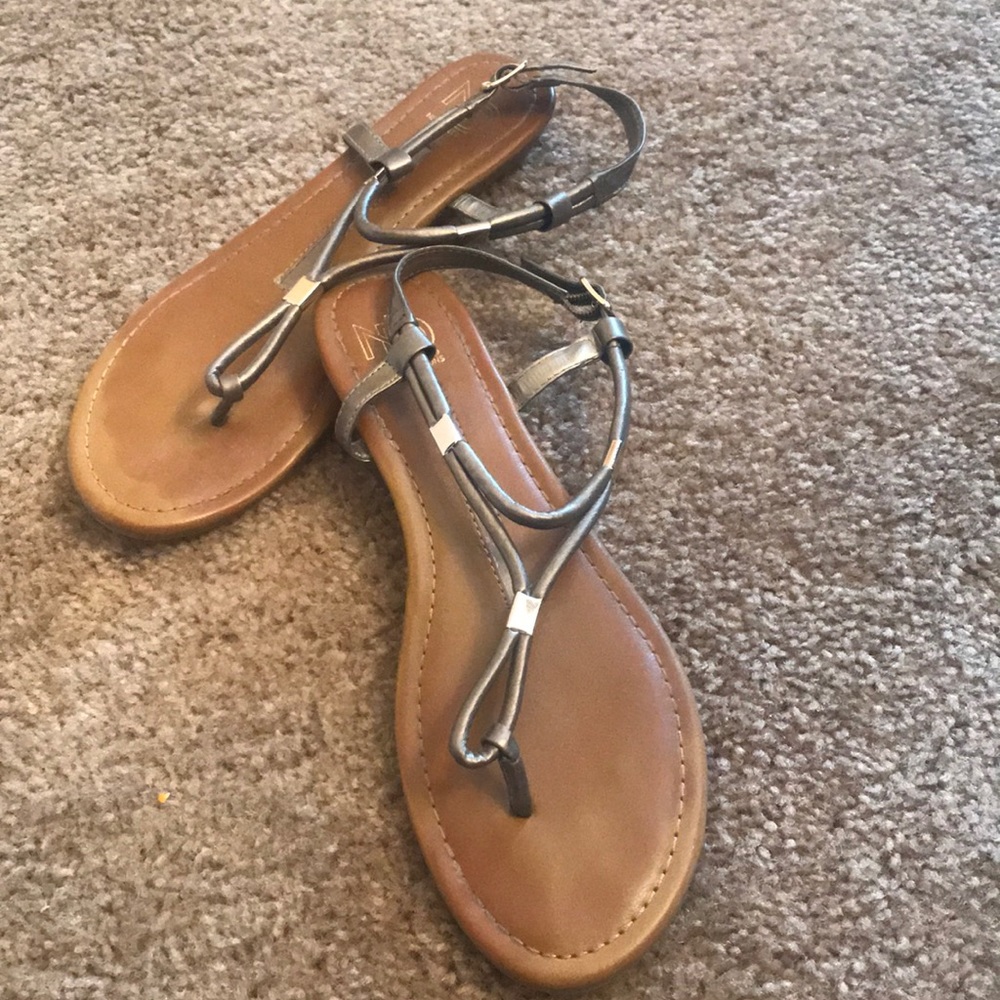 Women’s thong sandals